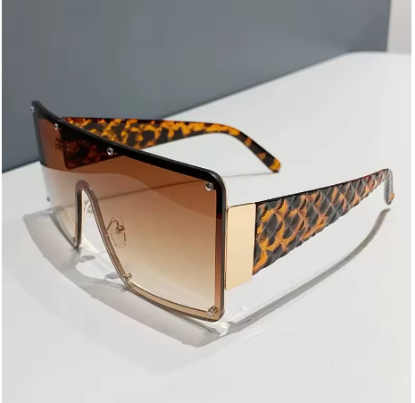Lunettes de soleil femme à grande monture, Audace & Glamour - LYXIUS